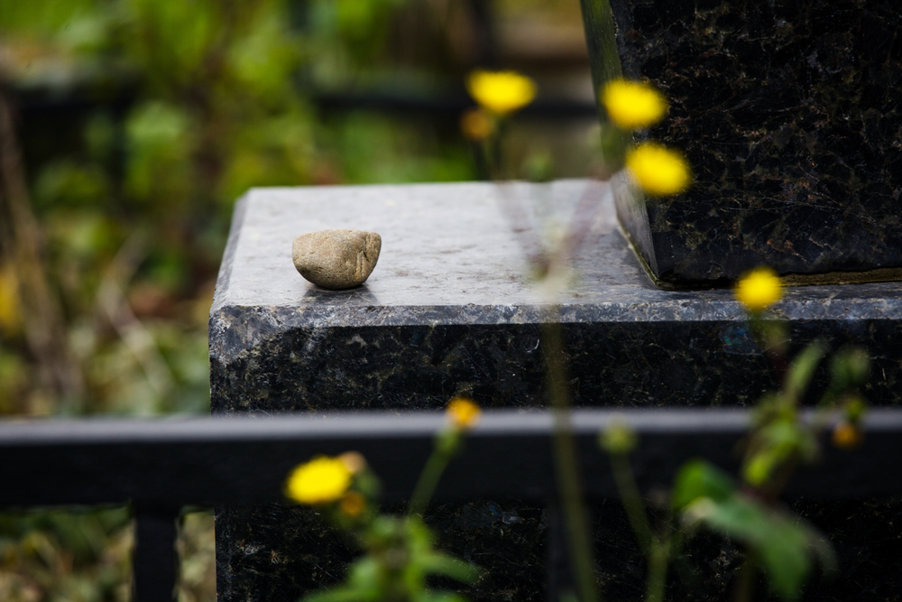 Stone on a black headstone for Jewish symbol